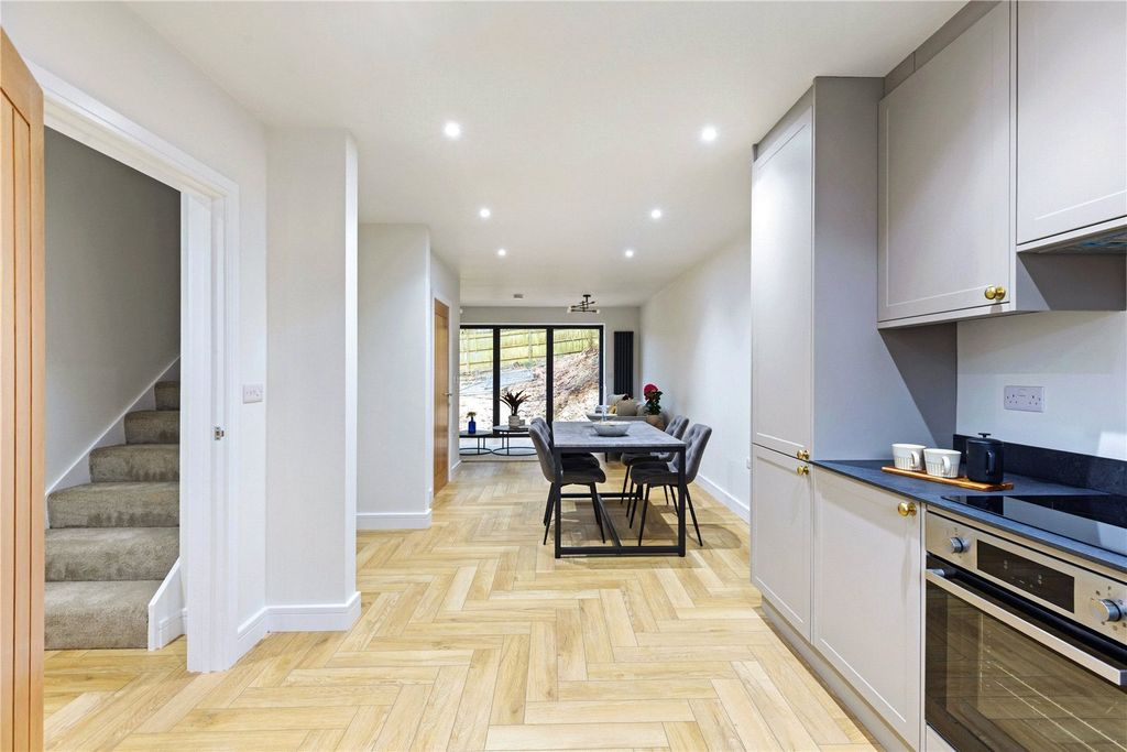 Property photo 3 of 11 Kitchen / Dining