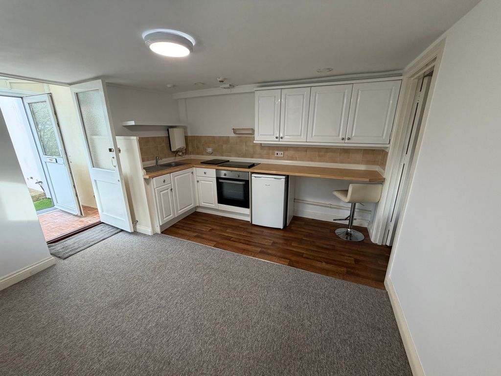 Property photo 3 of 7 Kitchen