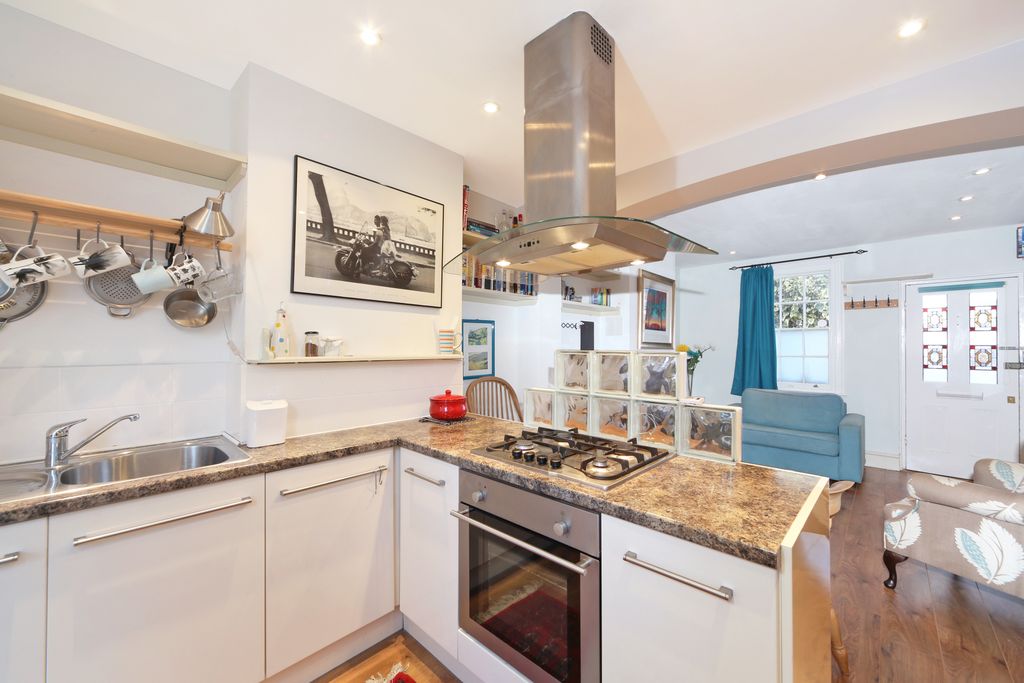 Property photo 3 of 9 Kitchen