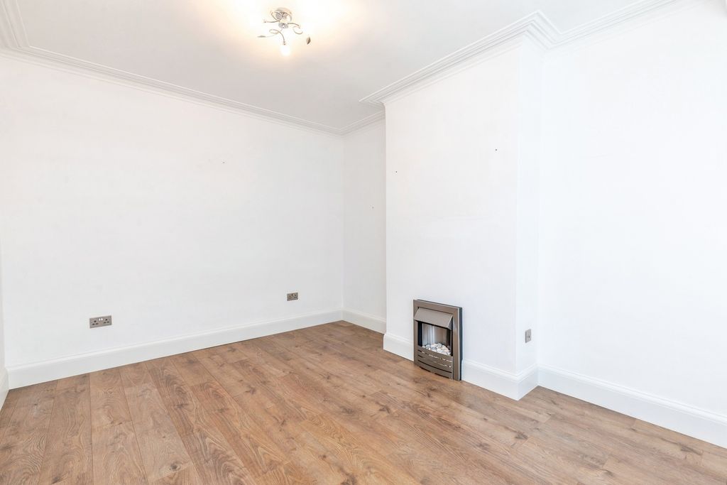 Property photo 3 of 17 Photo