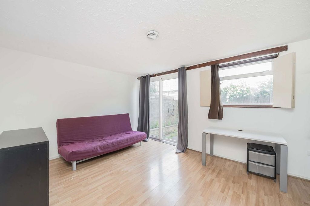 Property photo 2 of 6