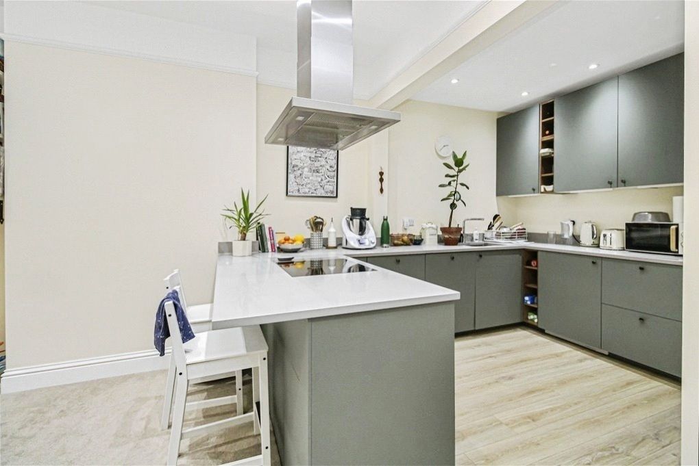 Property photo 3 of 9 Kitchen