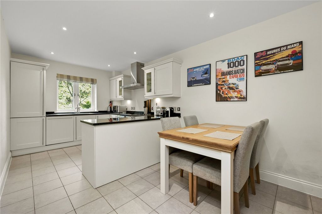Property photo 3 of 8 Kitchen