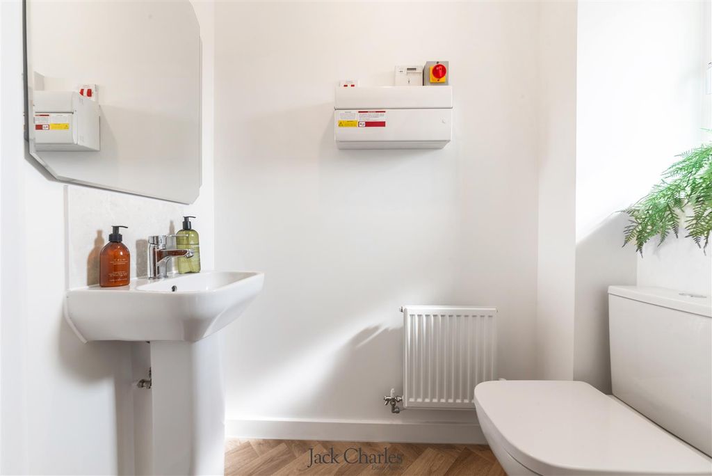 Property photo 3 of 27 25 Henge Road-46.Jpg