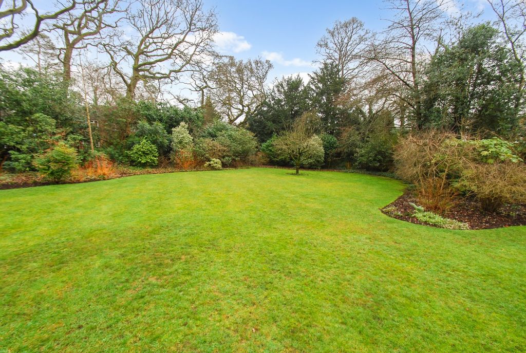 Property photo 2 of 20 Gardens