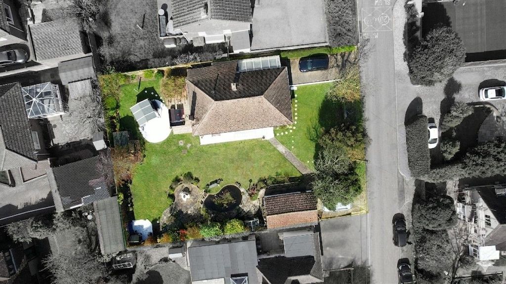 Property photo 3 of 37