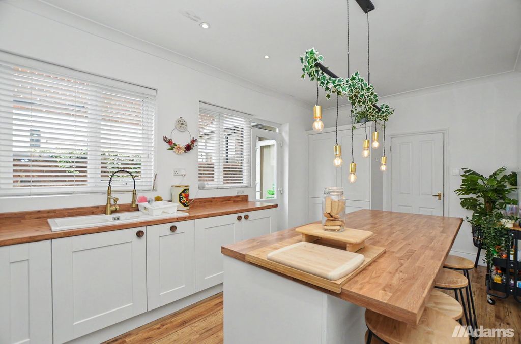 Property photo 2 of 40
