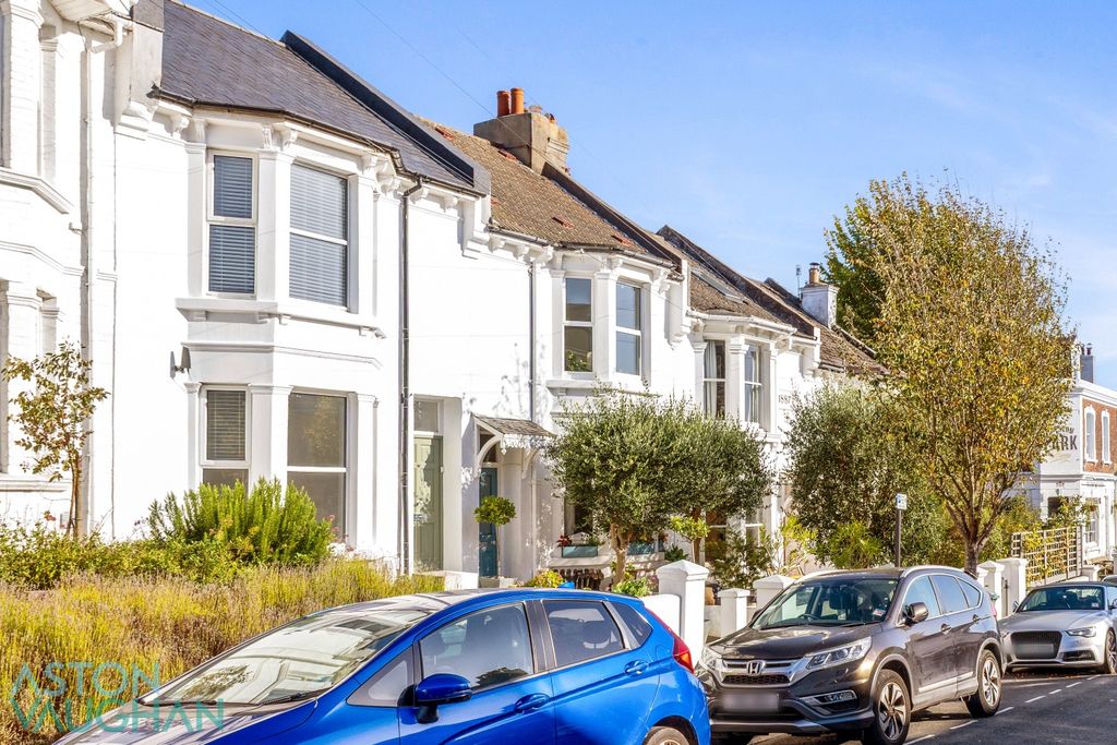 Property photo 1 of 10 4596300