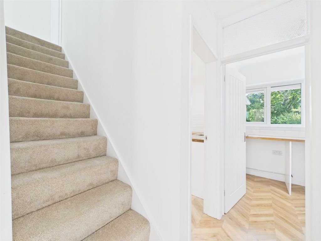 Property photo 3 of 52 Cam03844G0-Pr0493-Still028.Jpg
