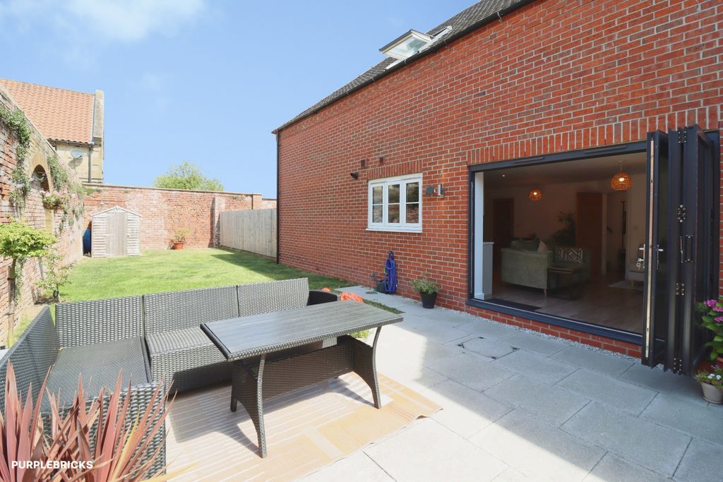 Property photo 2 of 26