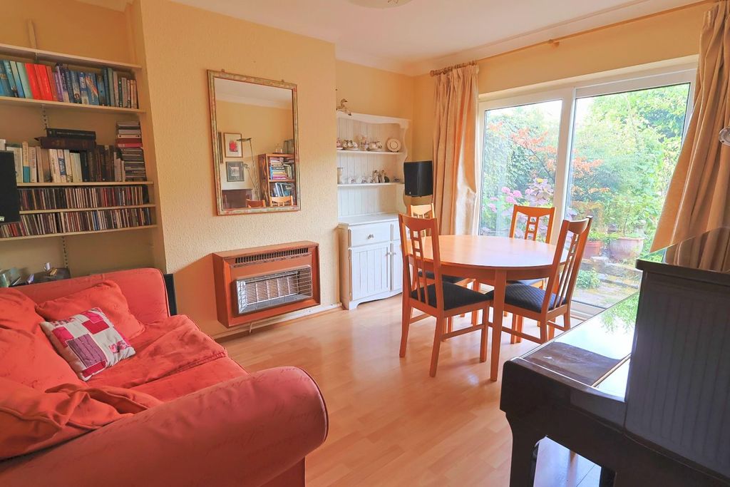 Property photo 3 of 10 Dining Room