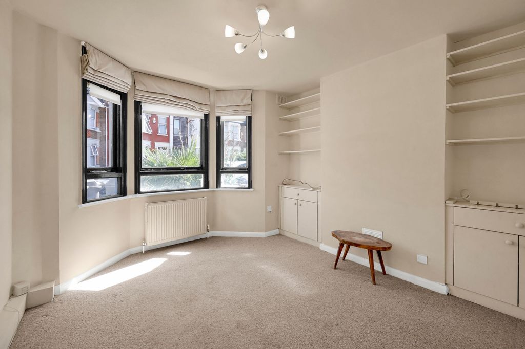 Property photo 2 of 27