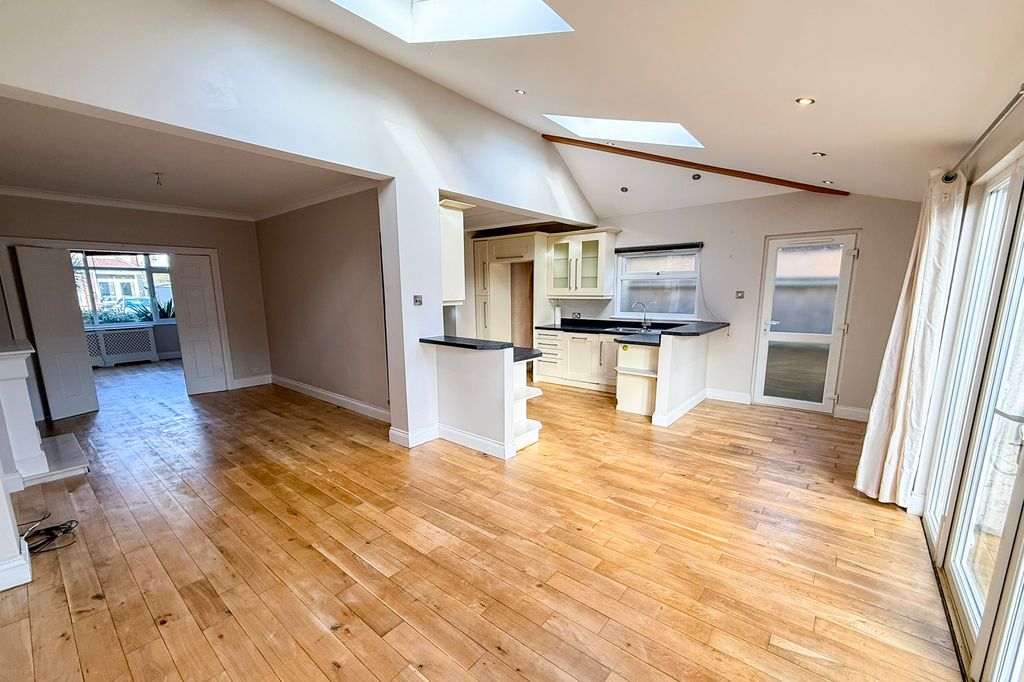 Property photo 2 of 14 Dining Area/Kitchen