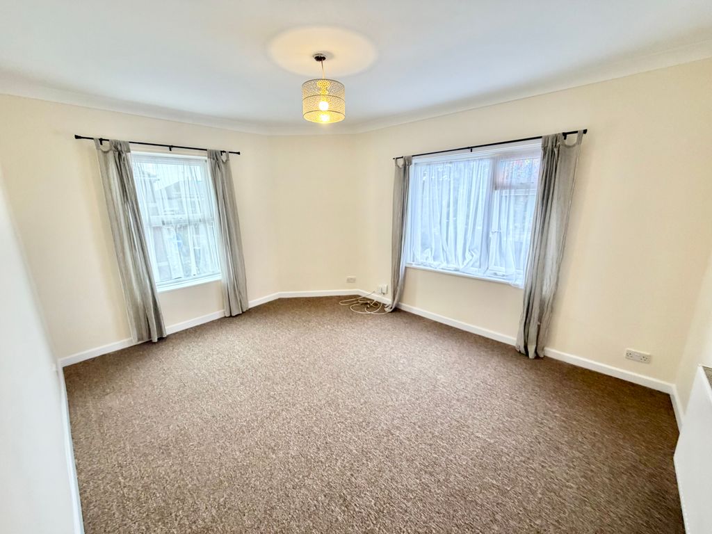 Property photo 2 of 6 Living Room