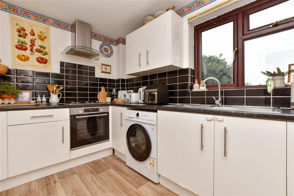 Property photo 3 of 12 Kitchen