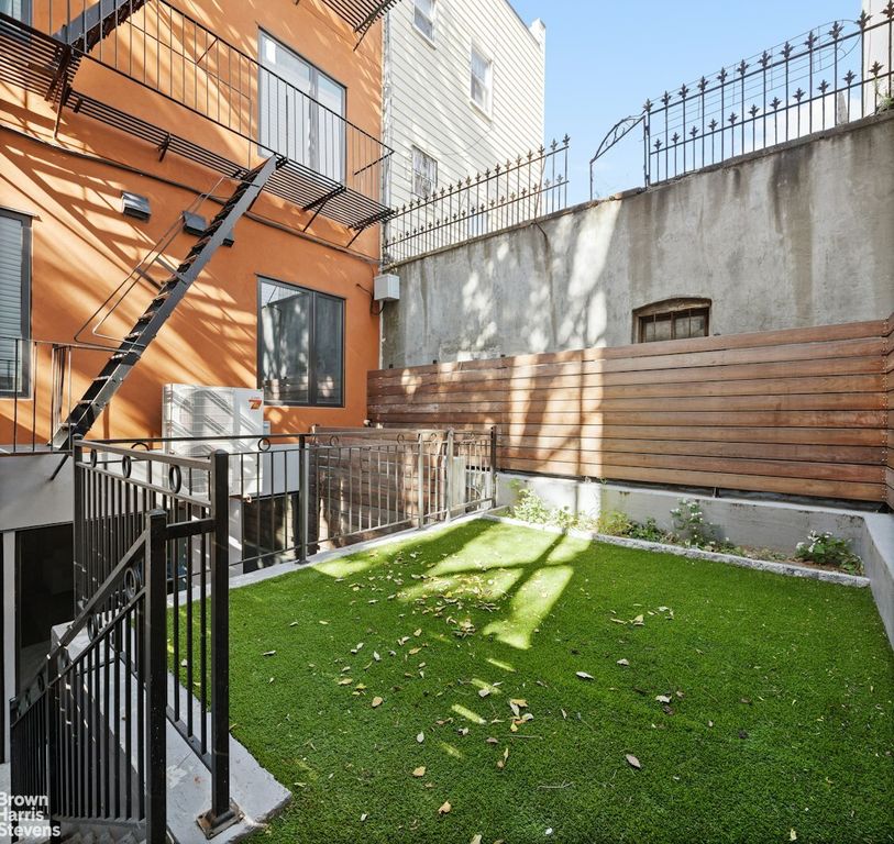 Property photo 2 of 12 <Alttext/>