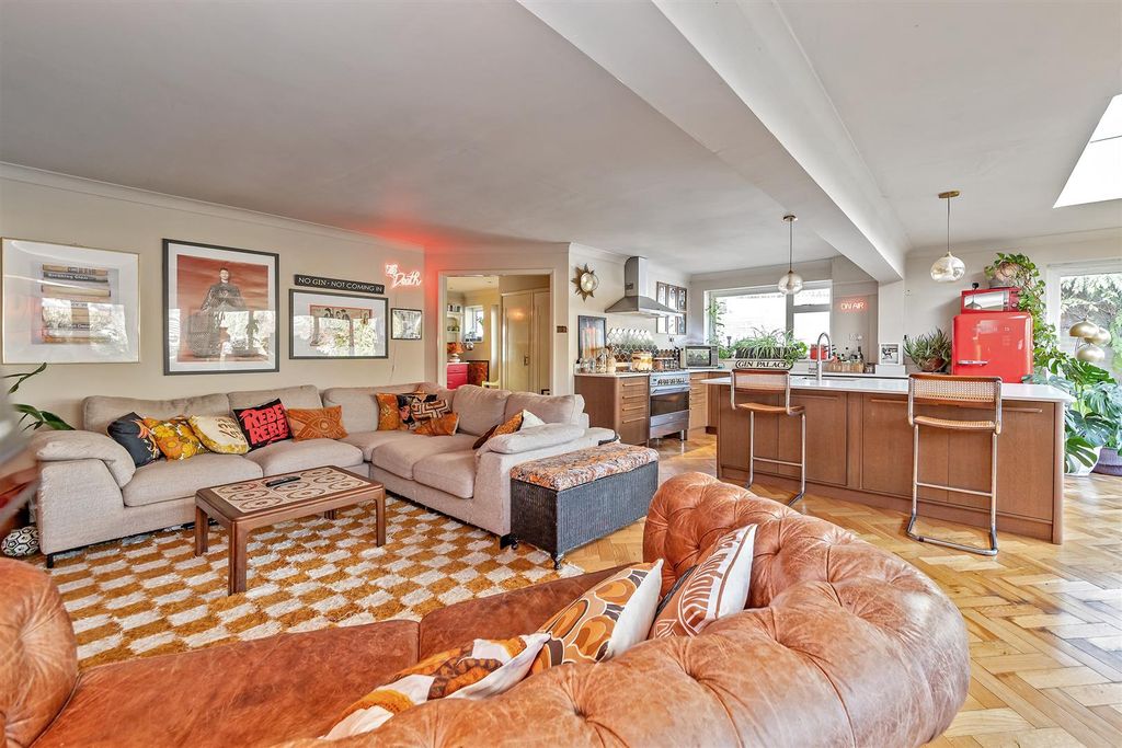 Property photo 3 of 21 37Colneyheathlane-27.Jpg