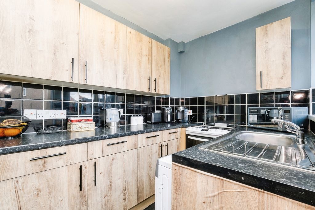 Property photo 3 of 16 Kitchen