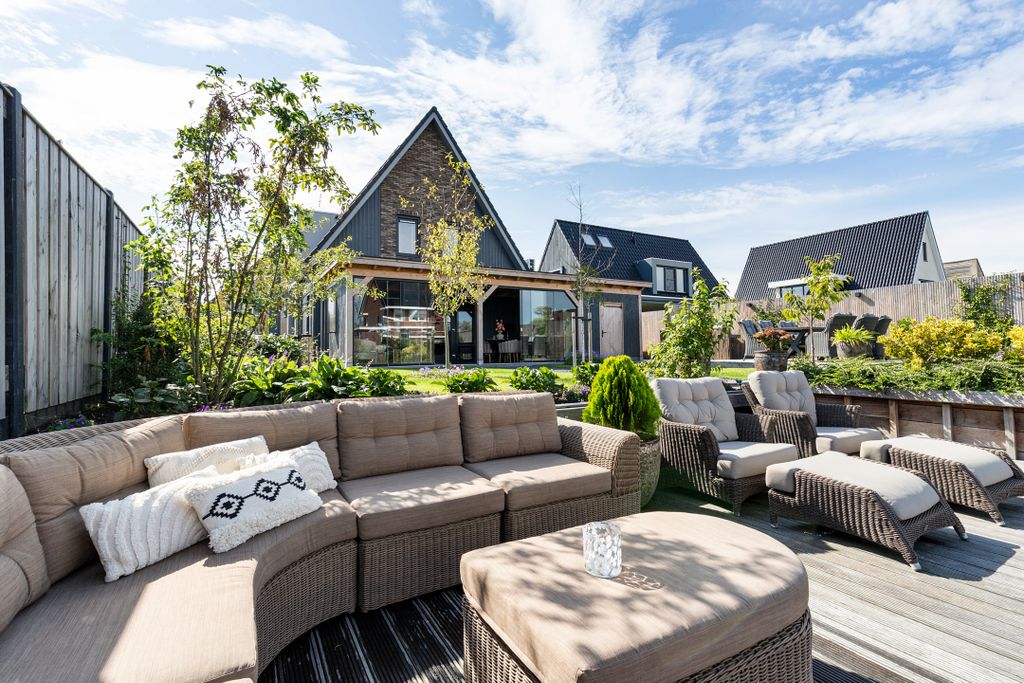 Property photo 2 of 68