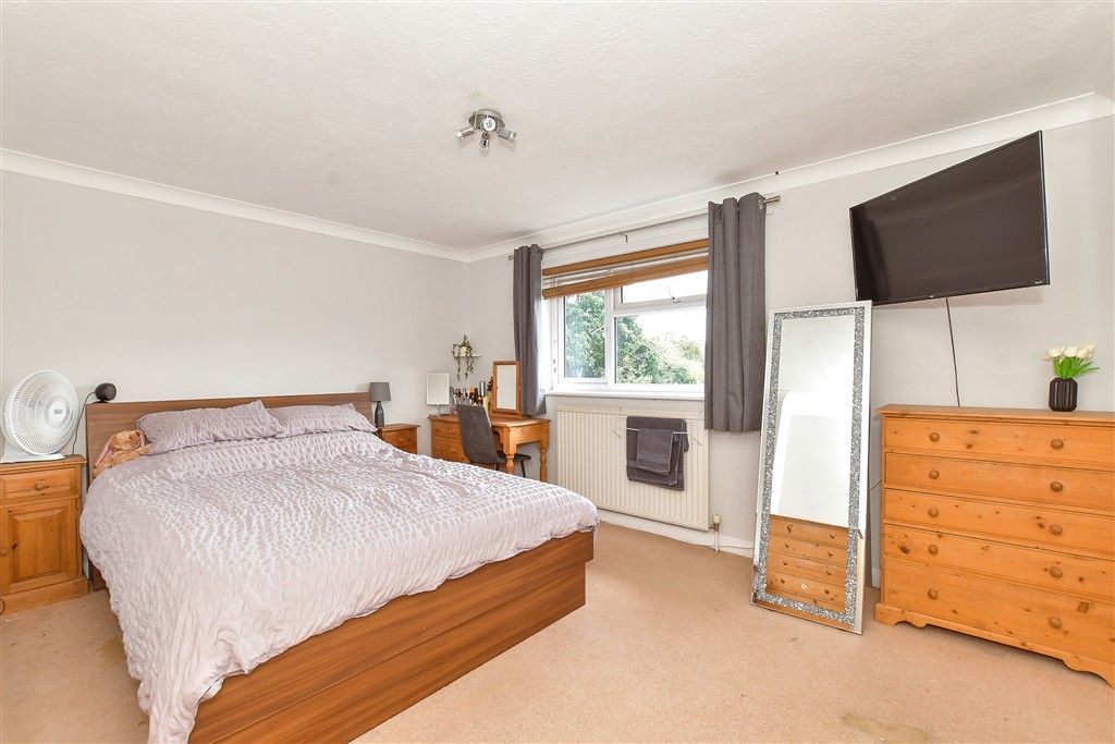 Property photo 1 of 18 Bedroom 1