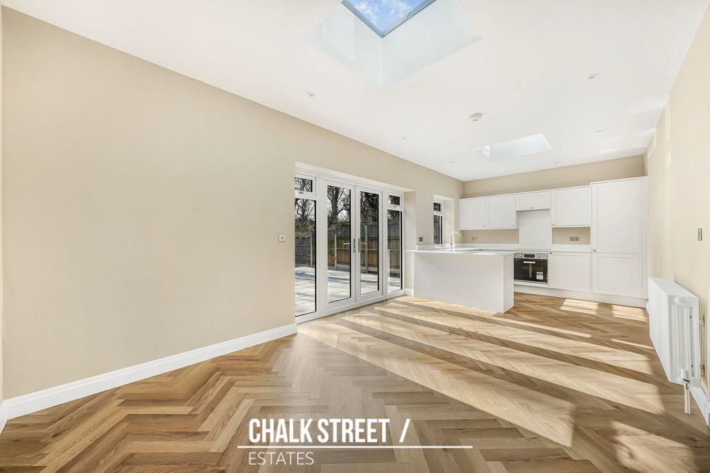 Property photo 2 of 33