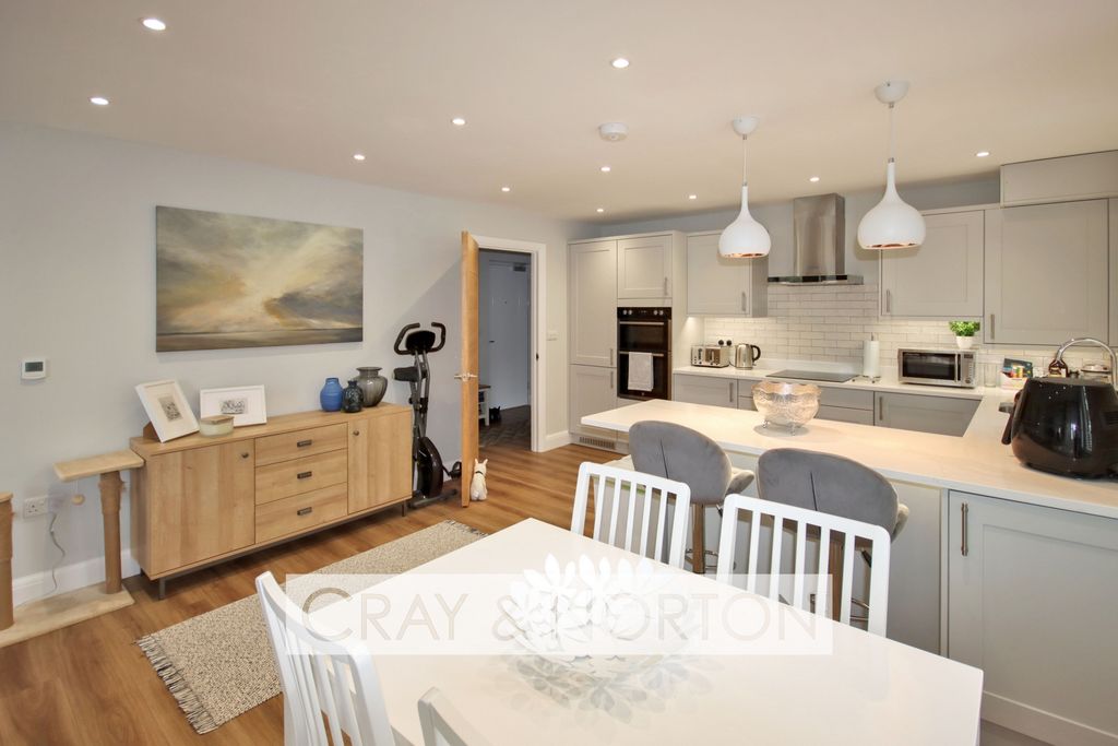 Property photo 3 of 12 Photo 7