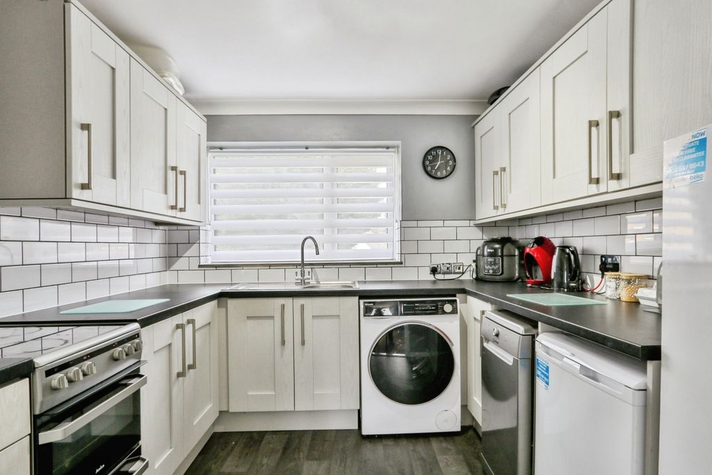 Property photo 2 of 16 Kitchen
