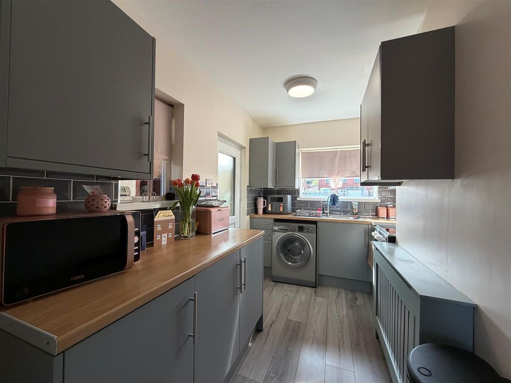 Property photo 2 of 8 Kitchen.Jpg