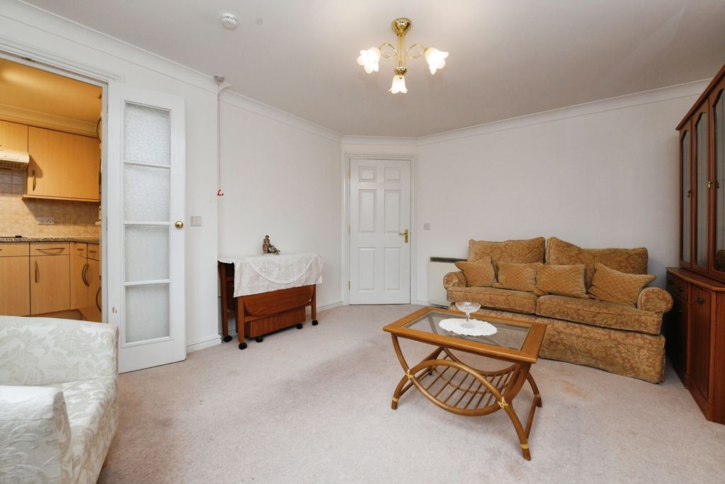 Property photo 2 of 10 Lounge