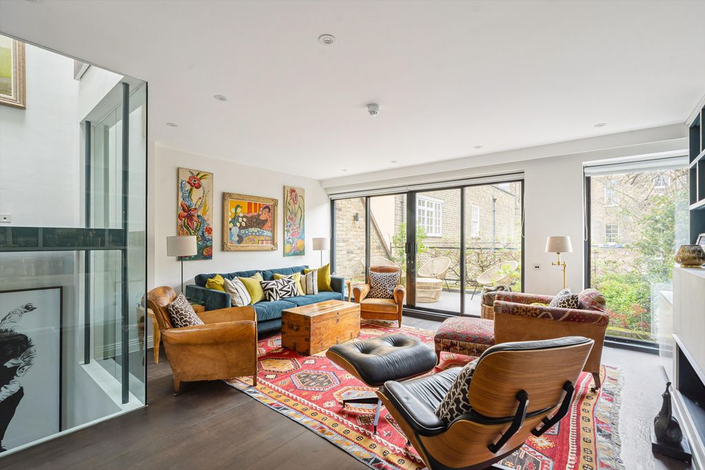 Property photo 2 of 18 Image