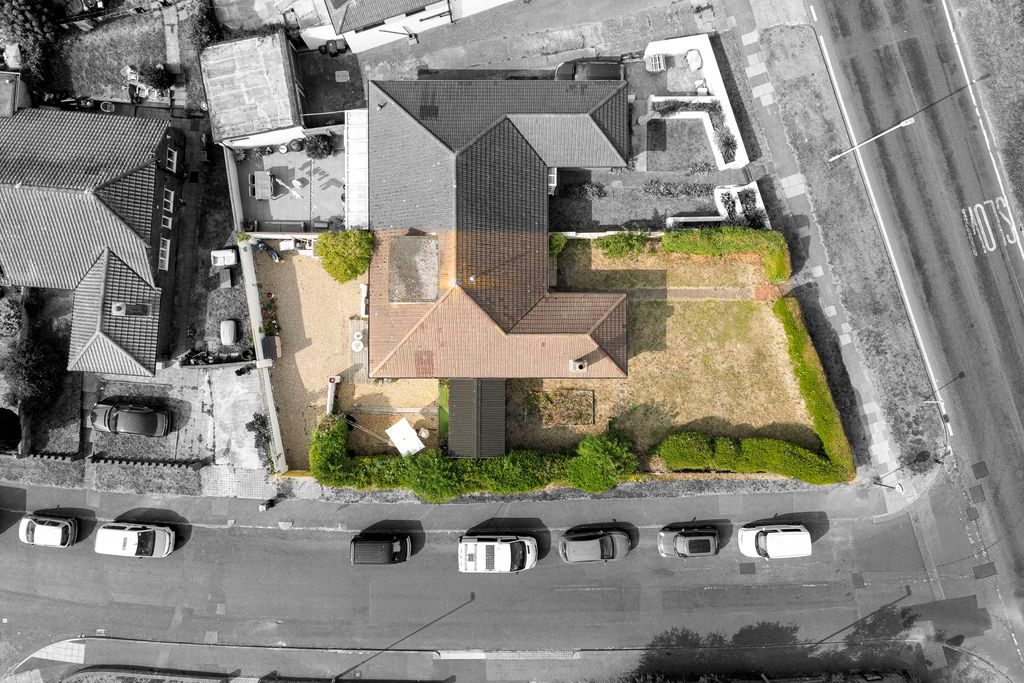 Property photo 2 of 28