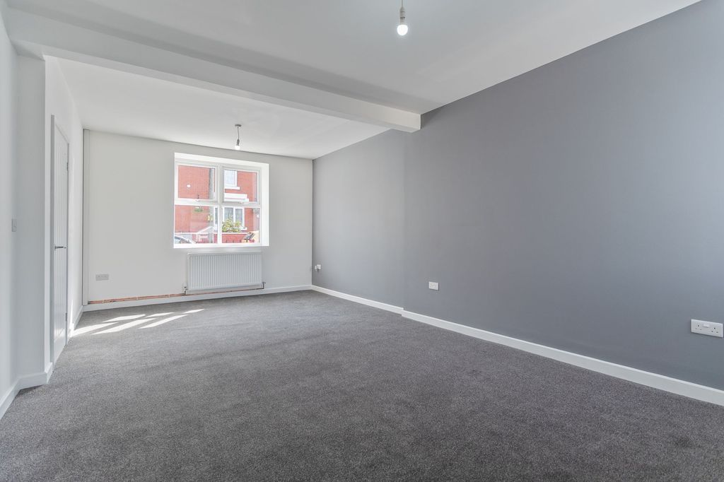 Property photo 3 of 21