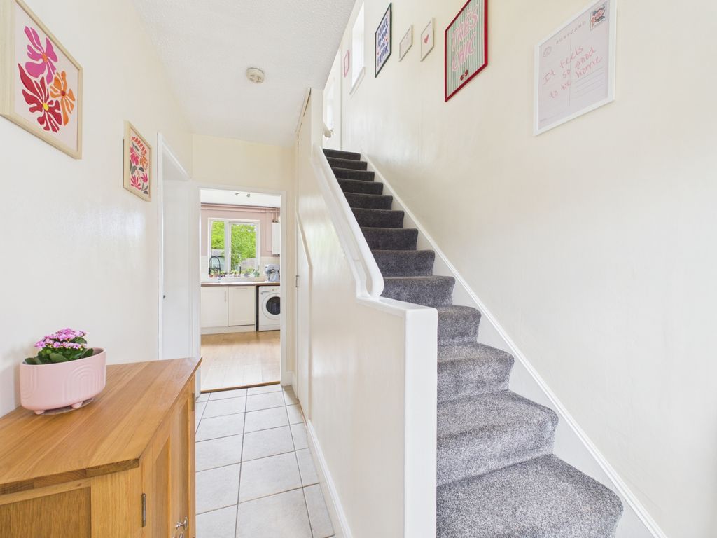 Property photo 2 of 16 Entrance Hall