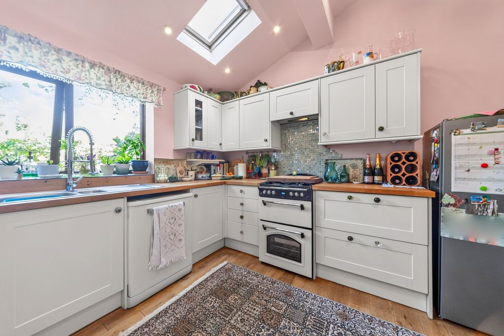 Property photo 3 of 28 Pbox-Img.Jpg