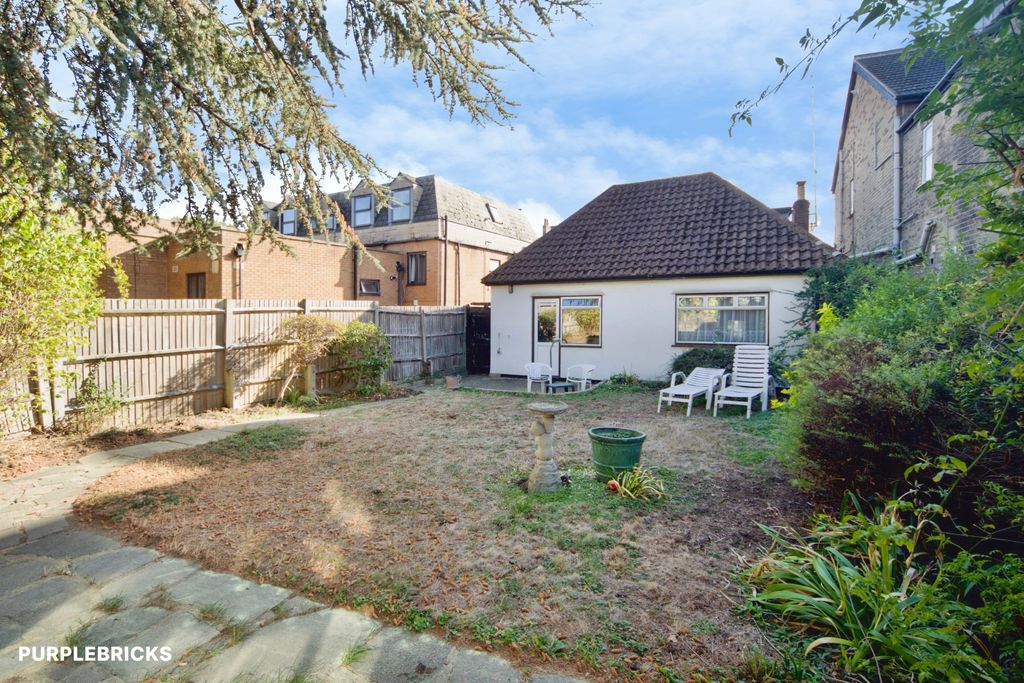 Property photo 2 of 27