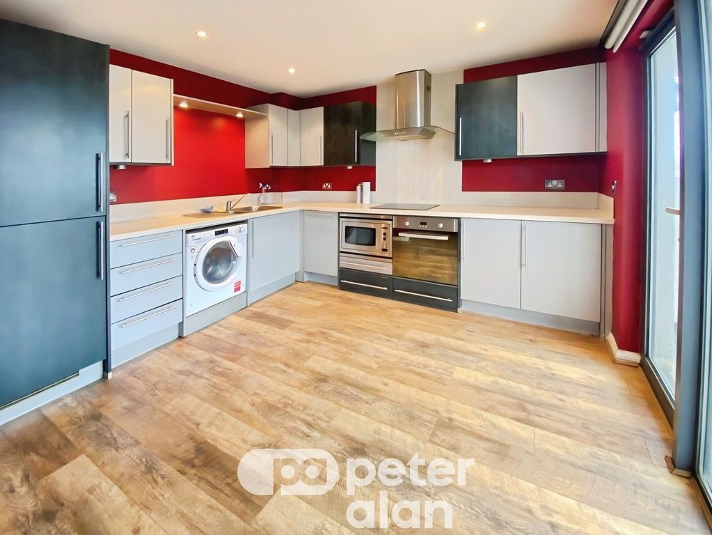 Property photo 3 of 12 Kitchen