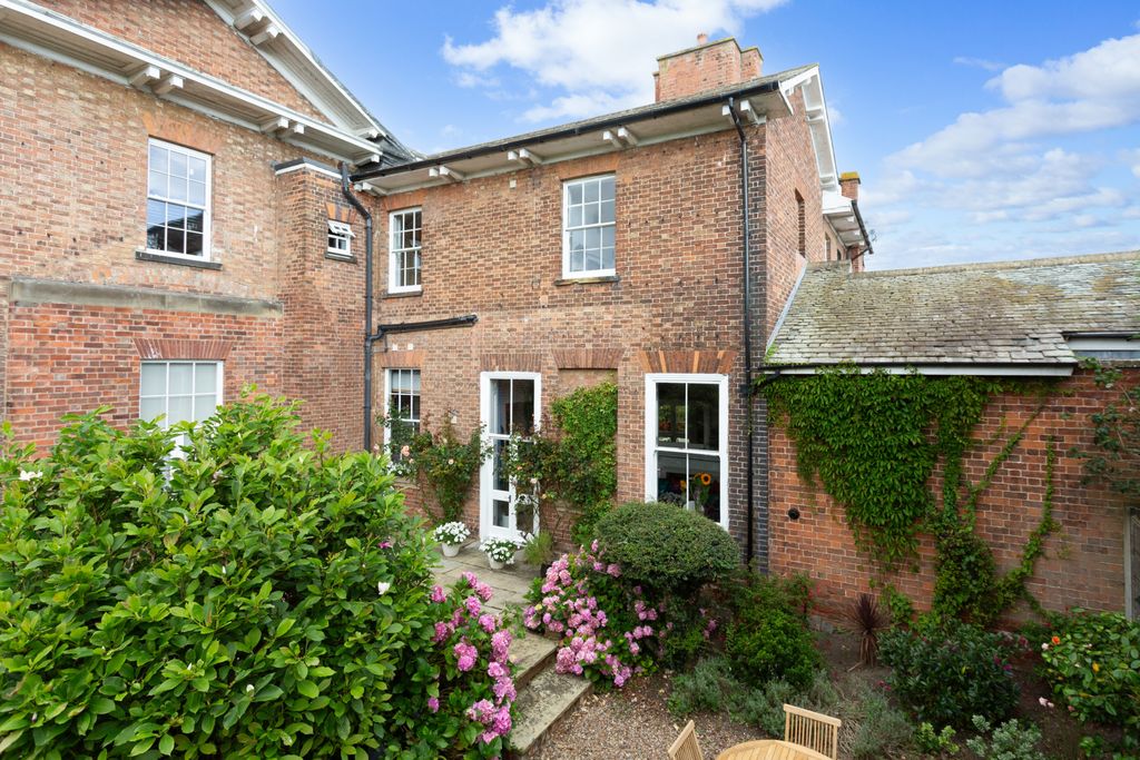 Property photo 2 of 16 External