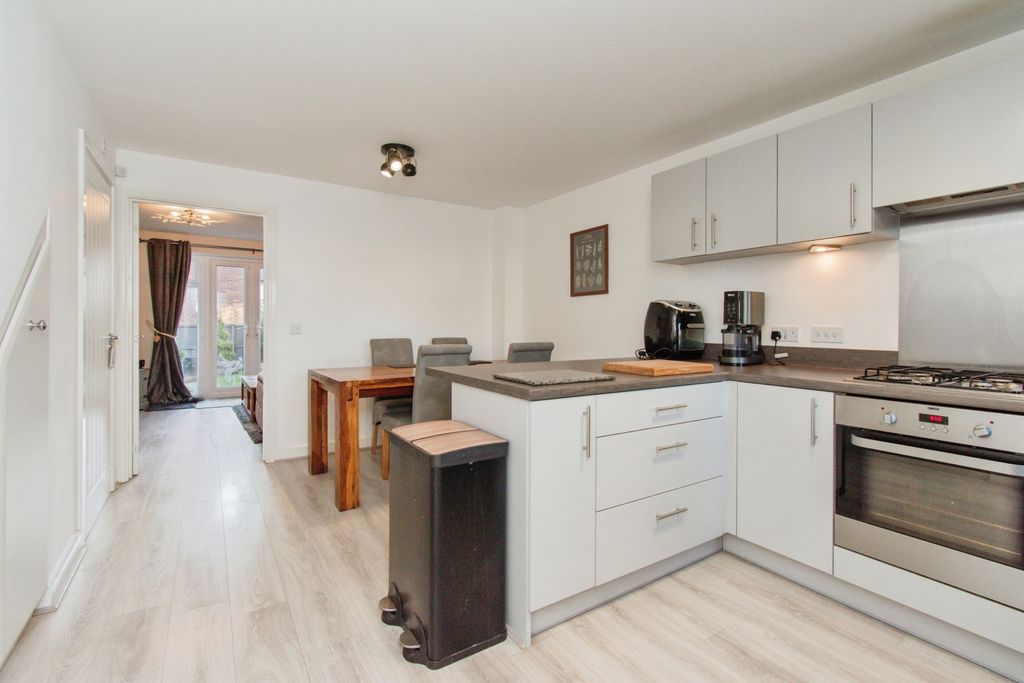 Property photo 3 of 15 Kitchen/Dining Room