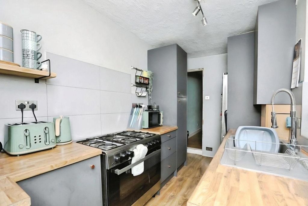 Property photo 3 of 10 Pbox-Img.Jpg