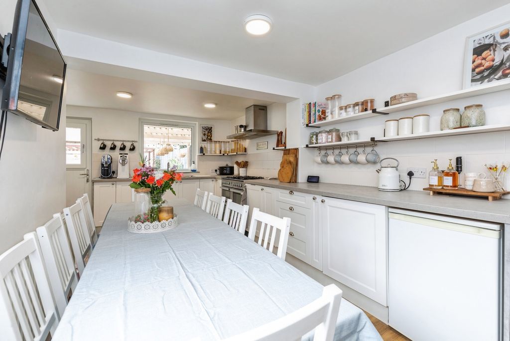 Property photo 2 of 24 Pbox-Img.Jpg