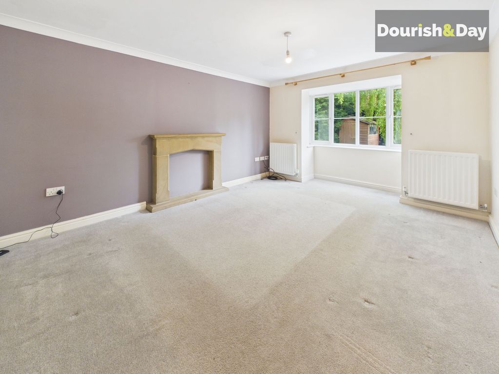 Property photo 2 of 27