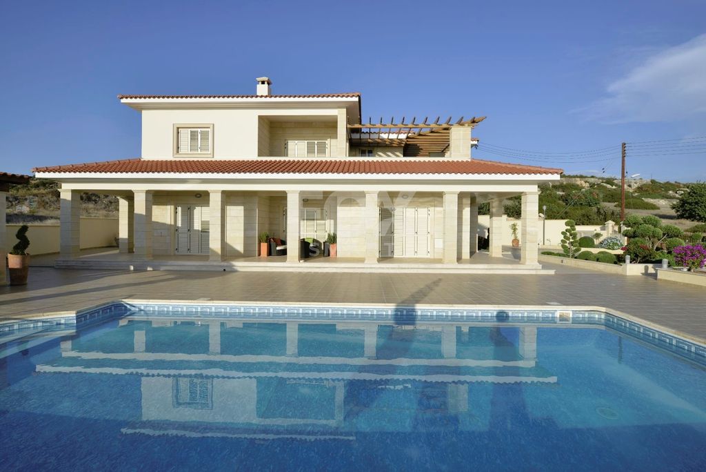 Property photo 1 of 25 Luxury Seven Bedroom Villa For Sale In Peyia Village With Se