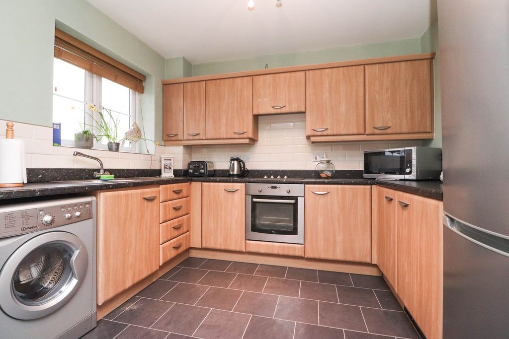 Property photo 2 of 10 Kitchen