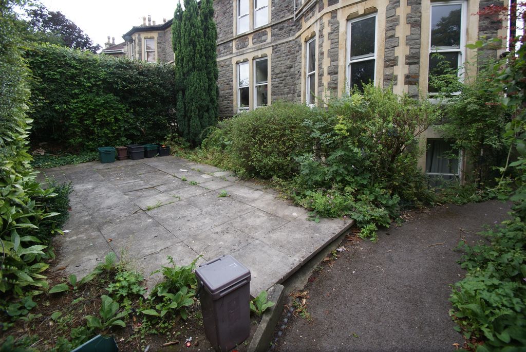 Property photo 2 of 2 27 Redland Grove (2)