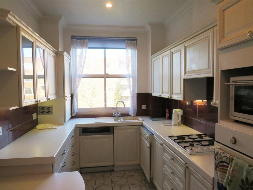 Property photo 2 of 10 Kitchen