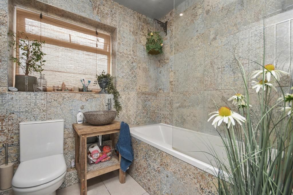 Property photo 3 of 25