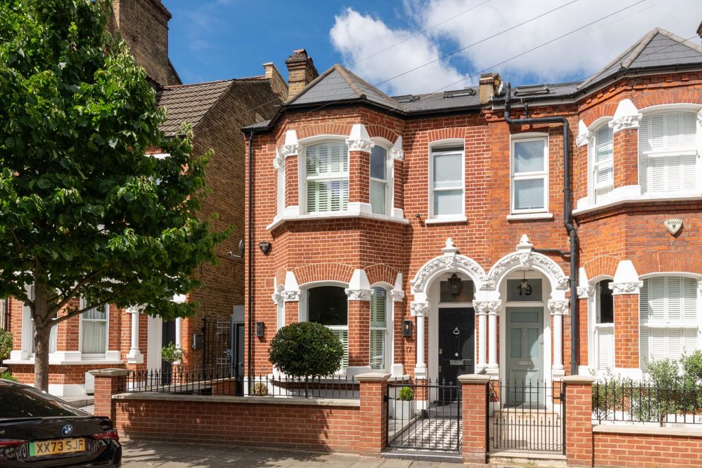 Property photo 1 of 21 Santos Road