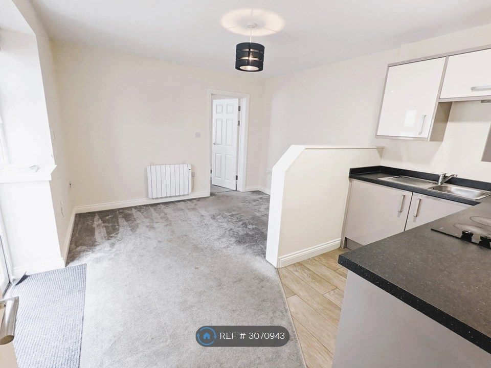 Property photo 1 of 7 Kitchen Lounge