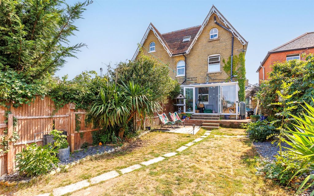 Property photo 3 of 26 18.Jpg