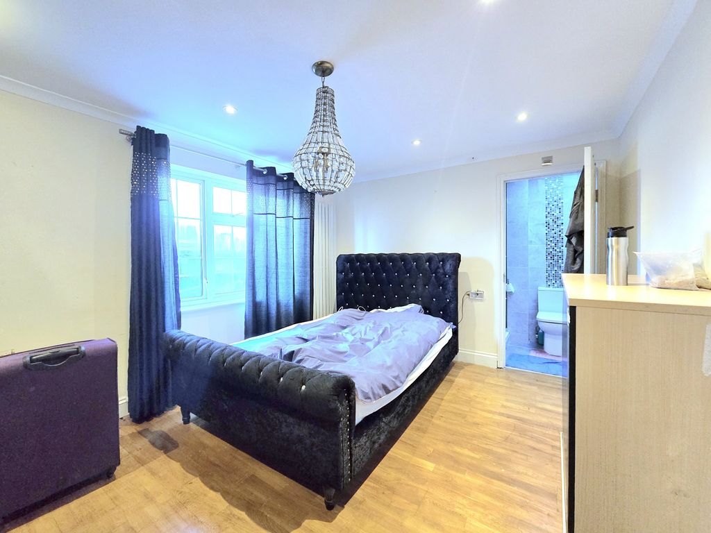 Additional image 27 of 7 bed detached house for saleGreat West Road, Hounslow, Greater London TW5